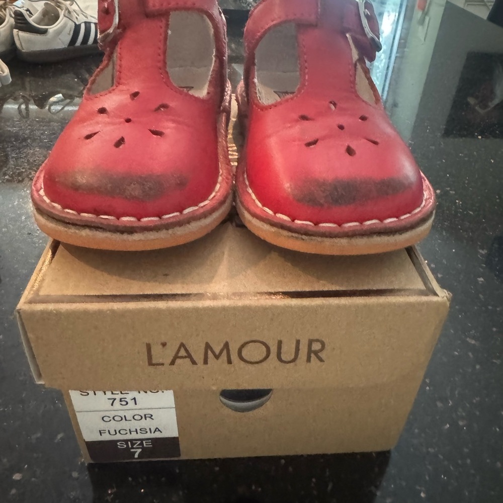L'Amour Red Dress Shoes Elegant and Vibrant